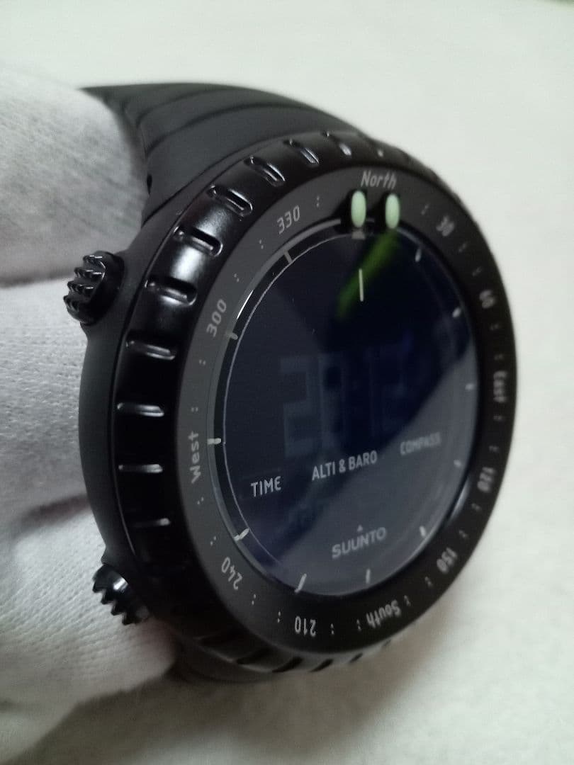 SUUNTO CORE　コア　アウトドア時計　ALL BLACK　未使用に近い