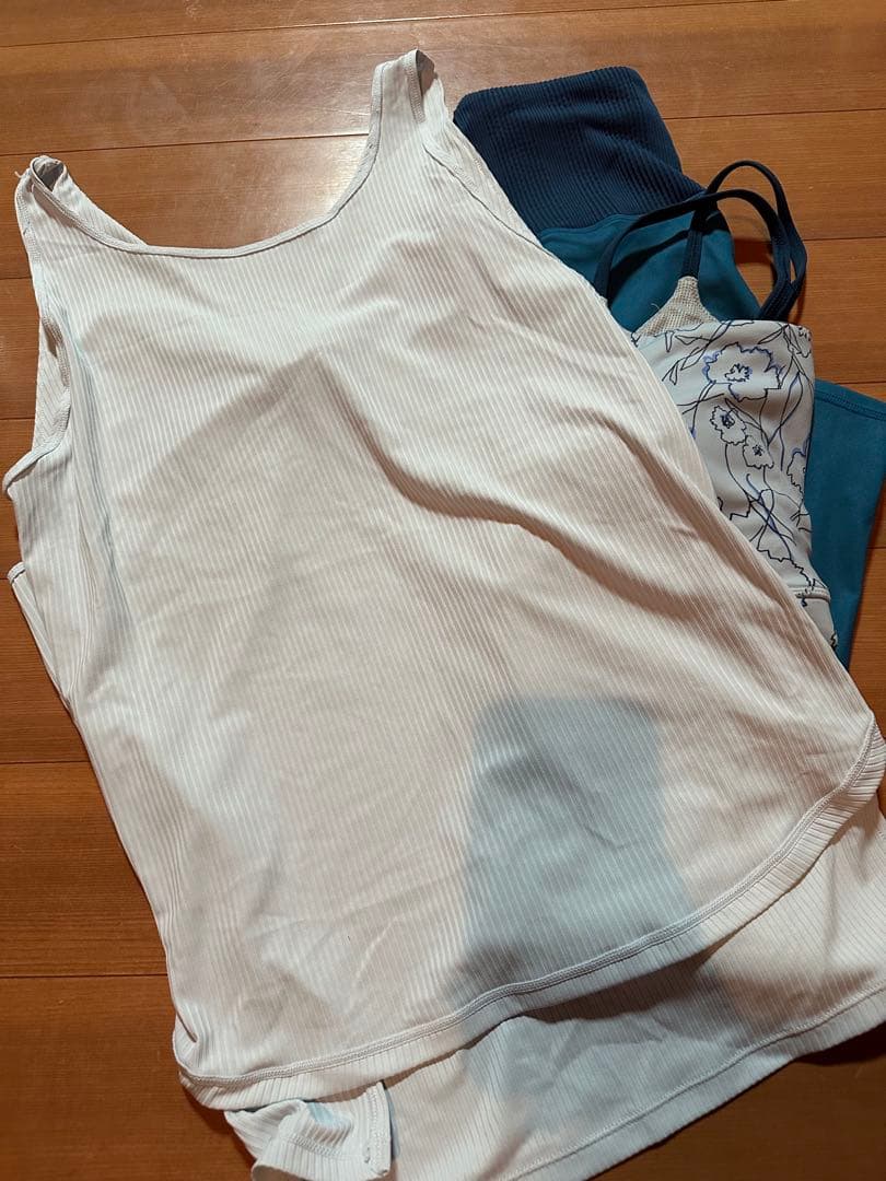 SUKALA ドローイングフラワーセパレートタンクトップ　ブラトップ　レギンス