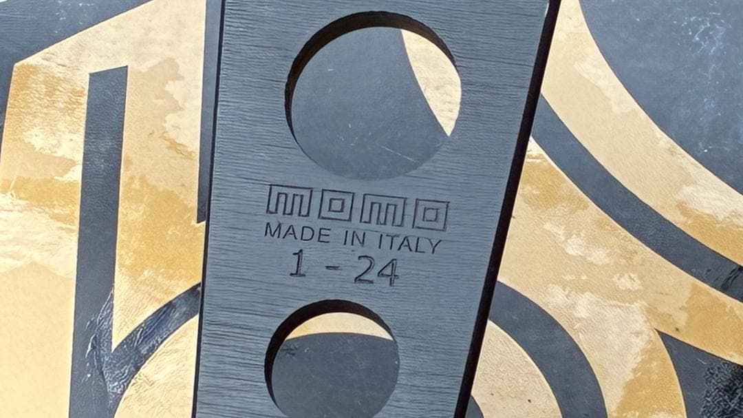 ★最終販売価格★MOMOステアリング35㎝レザーブラックMOMO60周年記念