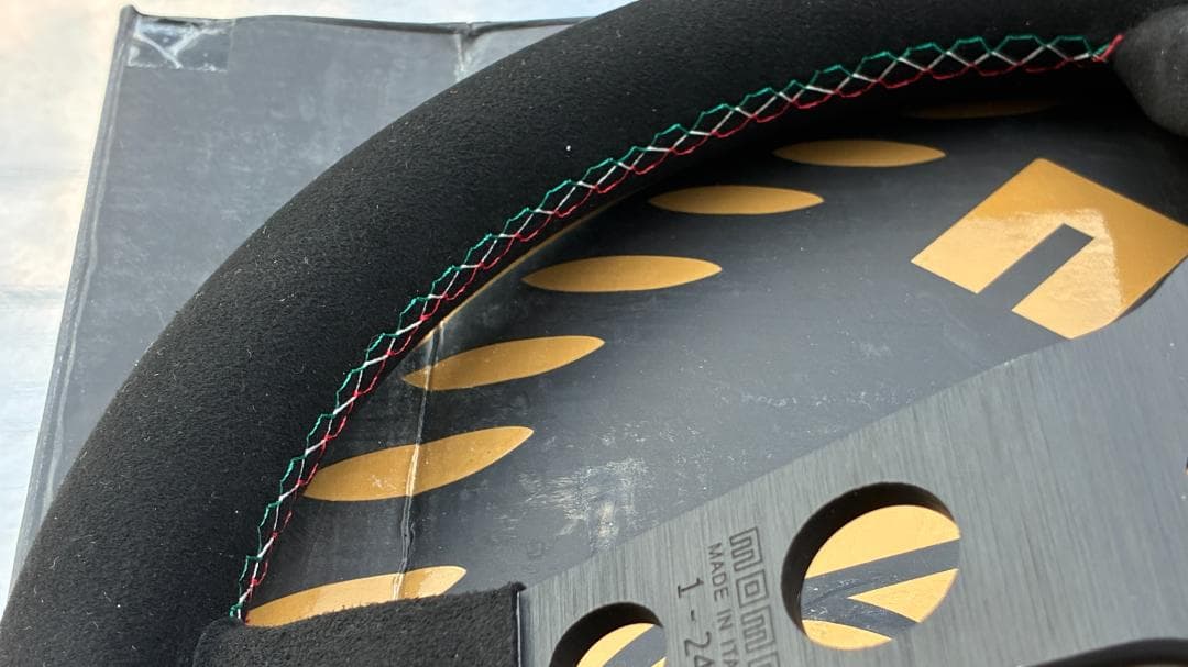 ★最終販売価格★MOMOステアリング35㎝レザーブラックMOMO60周年記念