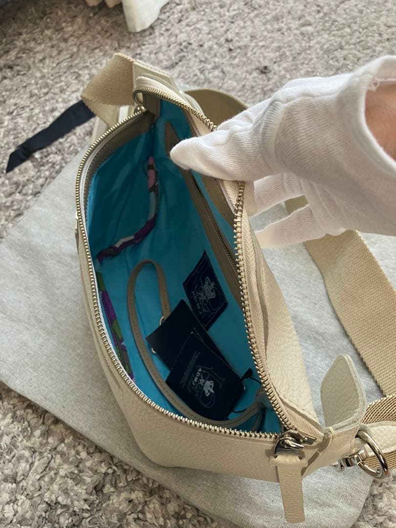 ADMJ アイボリー レザー クロスボディバッグ