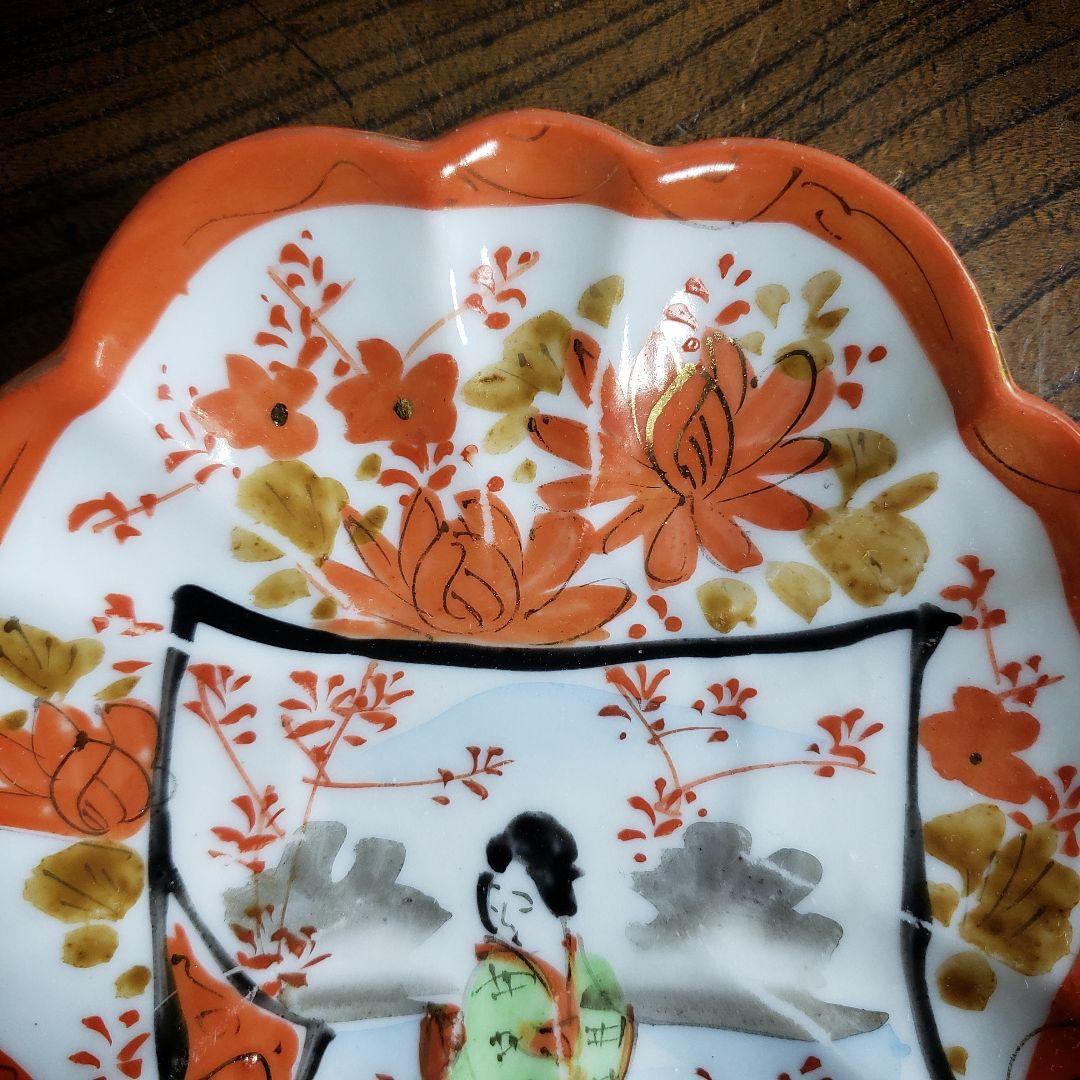 小皿　赤絵　人物　着物　振り袖　芸子　舞妓　金彩　訳あり　ニュウ
