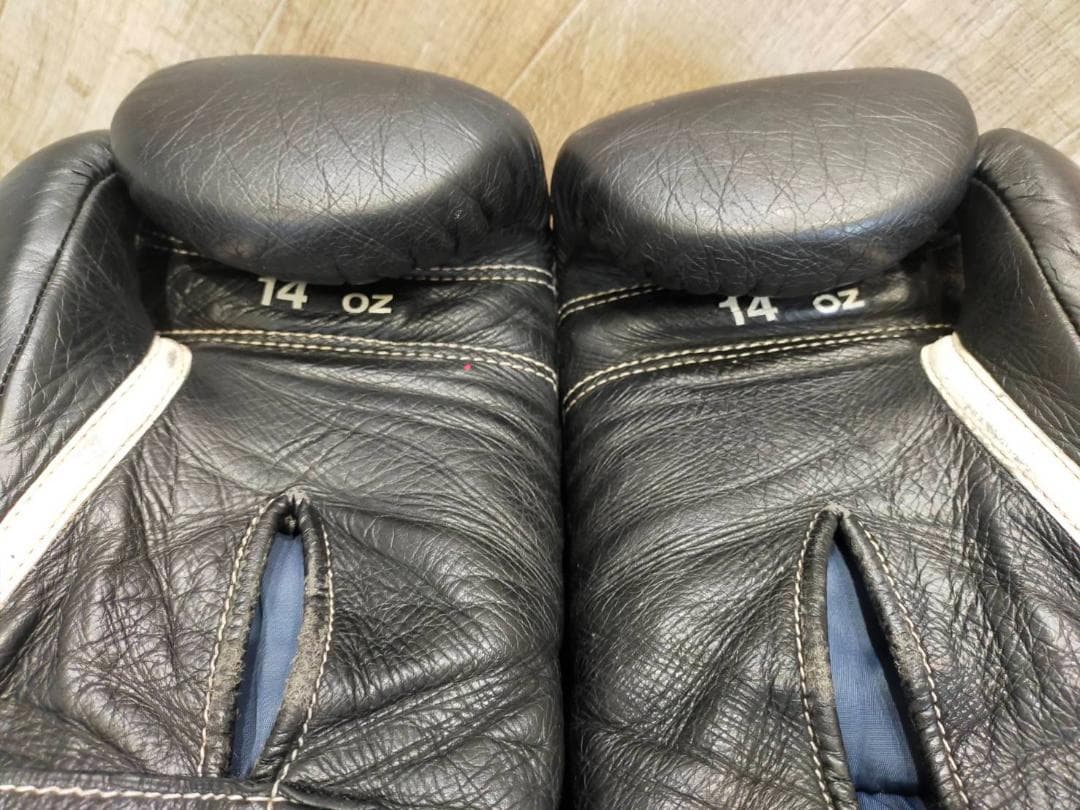 Winning ボクシンググローブ 14 oz 漆黒のブラック