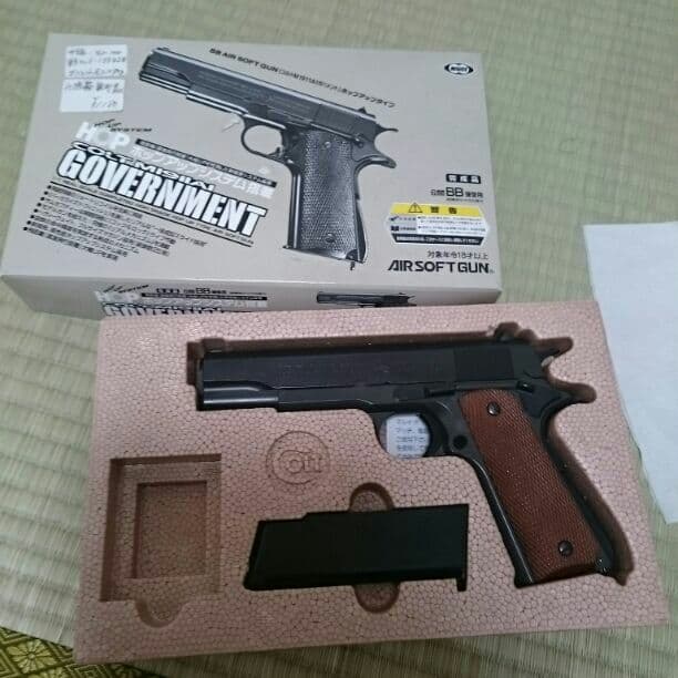 スナイパーライフルとソーコムとガバメント