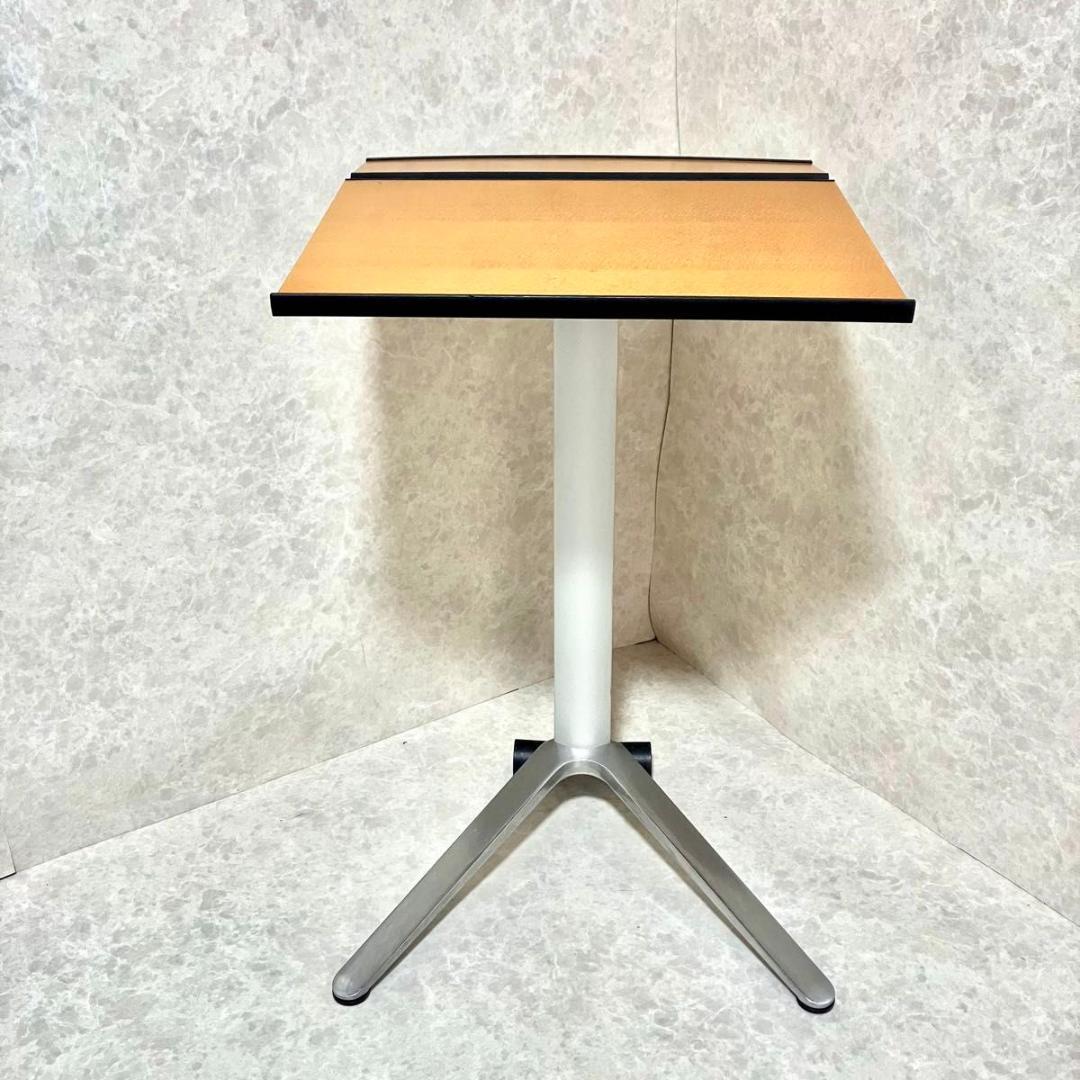 ウィルクハーン　コンフェア　スタッキングデスク　サイドテーブル　プレゼン　会議