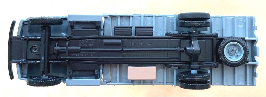 トミカリミテッドビンテージLV-73aニッサンディーゼル680型高床平荷台