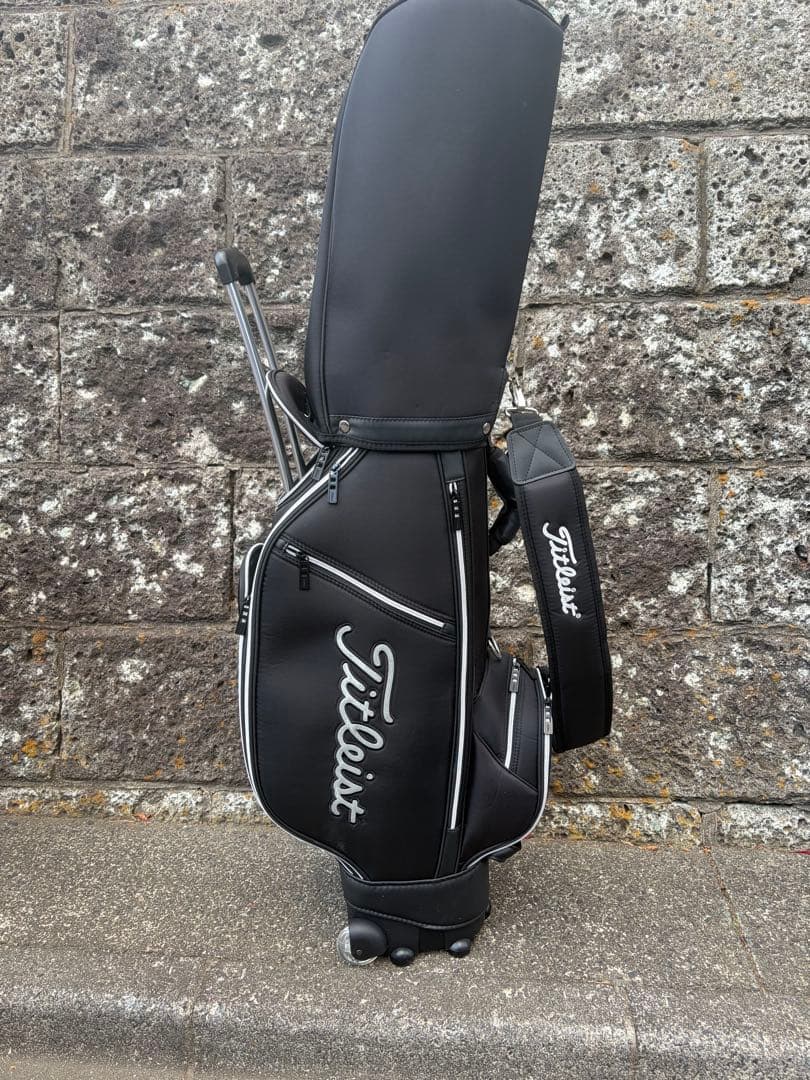 出ました！タイトリスト キャスター付き　キャディバッグ