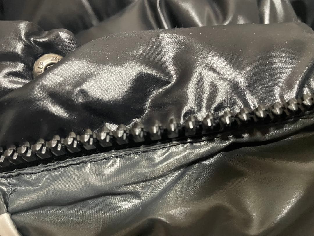 モンクレール　エバー　シャイニーブラック　サイズ1 袖のゴムの伸び少