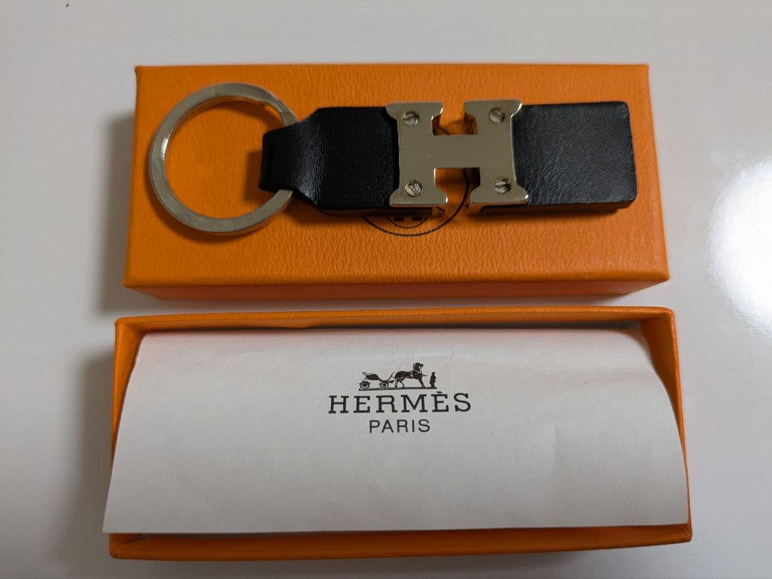 【新品・未使用】HERMES レザーキーホルダー H型