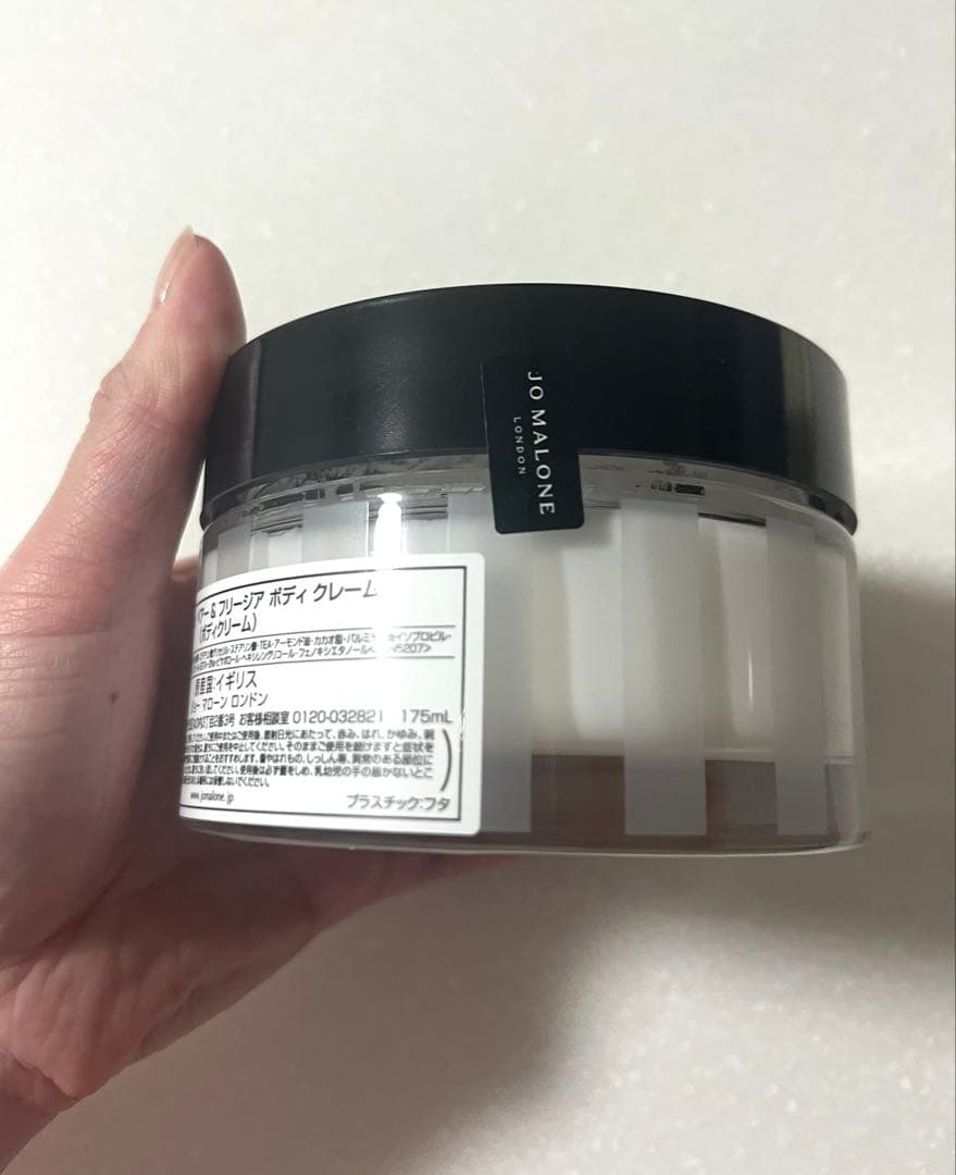 イングリッシュ ペアー ＆ フリージア ボディ クレーム