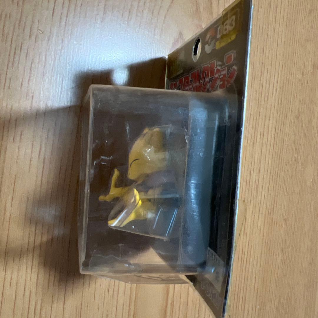 激レア　未開封　ポケモン　モンコレ　ケーシィ　黒パッケージ063