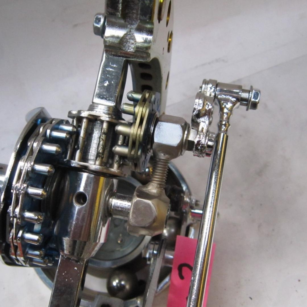 手回し発電、自己発電、コイル、磁石　クロム鍍金仕様です。