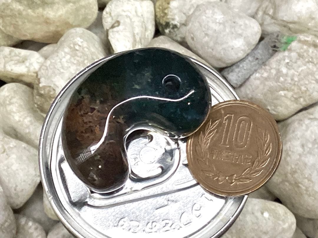 ✳出雲勾玉　1万個に1個しか無いレア勾玉‼️花仙山瑪瑙*芯部位の超極上色彩　鑑別書