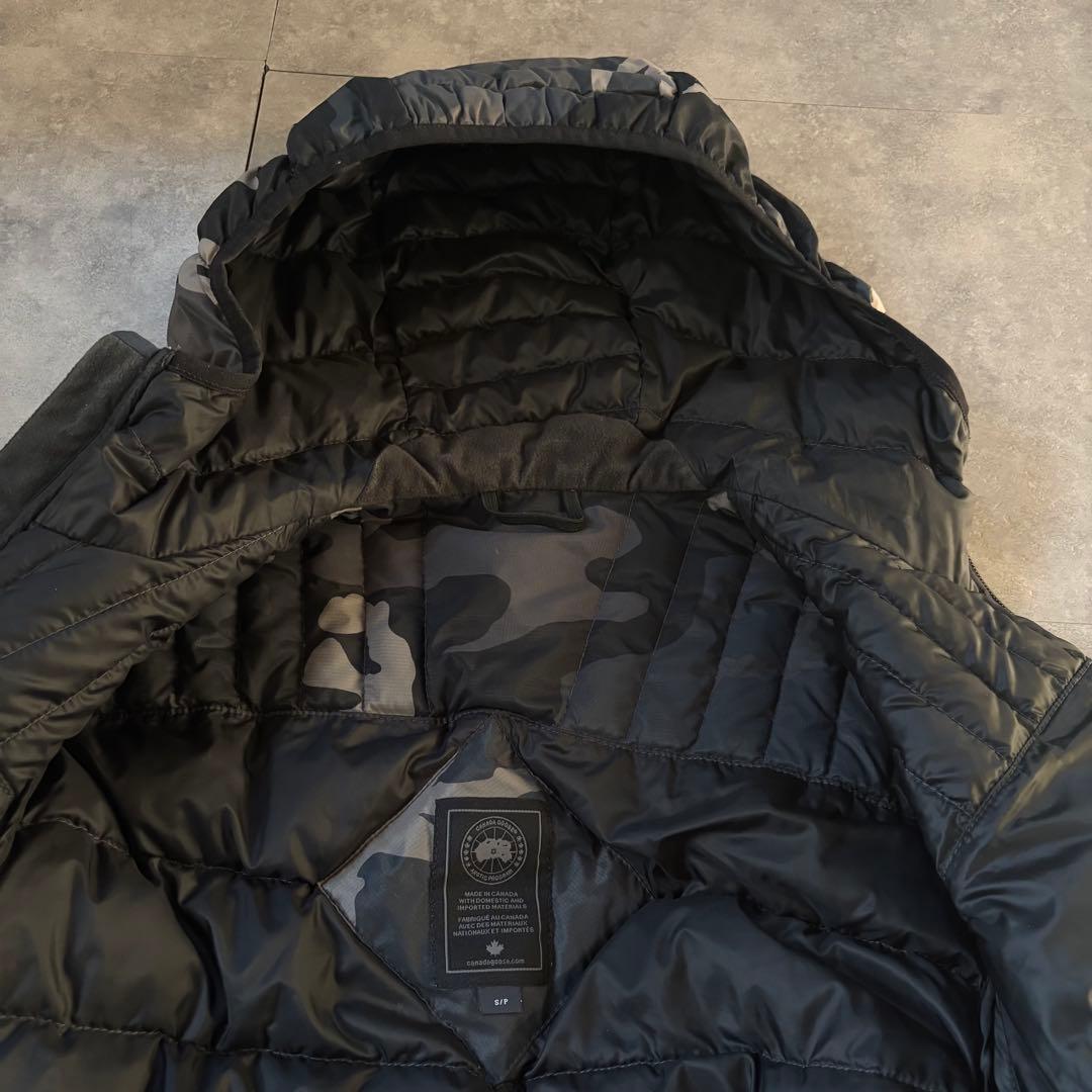 【超希少モデル❗️】カナダグース　ブラックロゴ　ダウンジャケット　カモ柄　迷彩　S