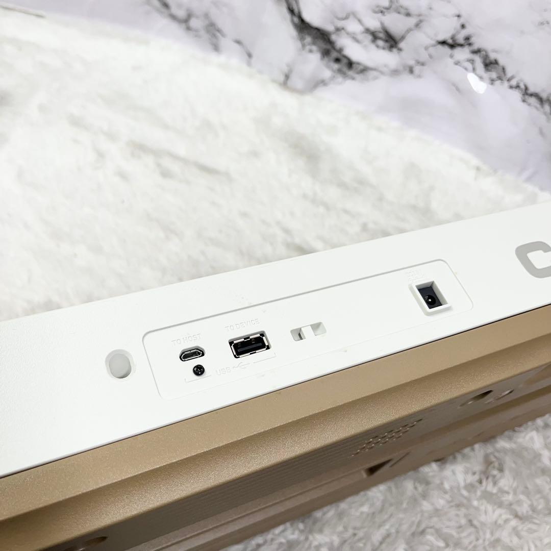 CASIO LK-526 光ナビゲーションキーボード 61鍵 ホワイト