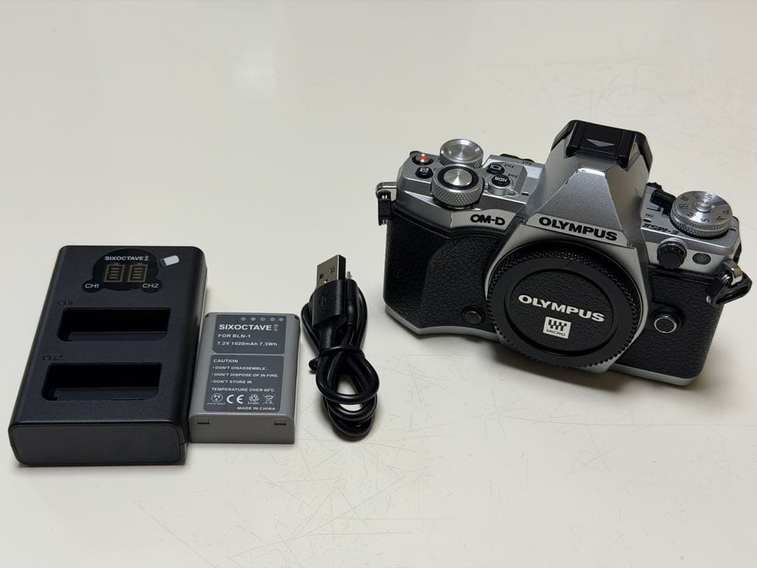 OLYMPUS OM-D E-M5 Mark ⅱ シルバー（予備バッテリー付）