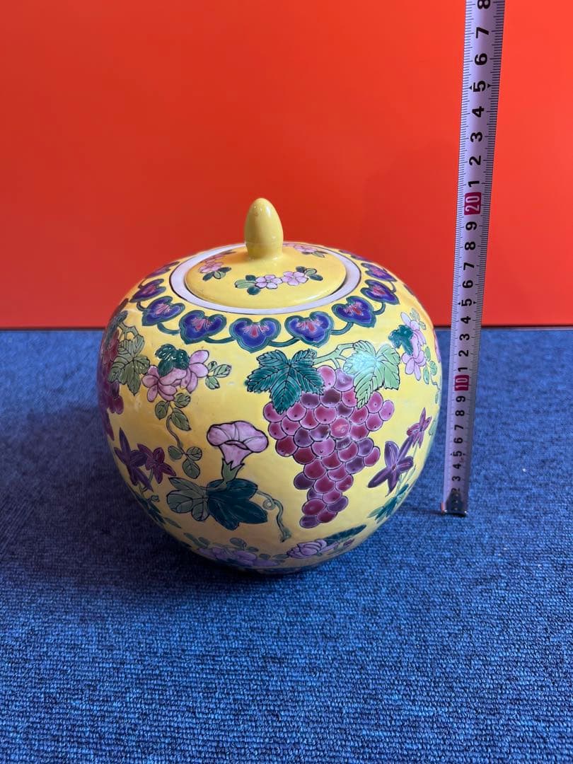 1060  中国古美術　骨董　花卉葡萄紋壺　時代物