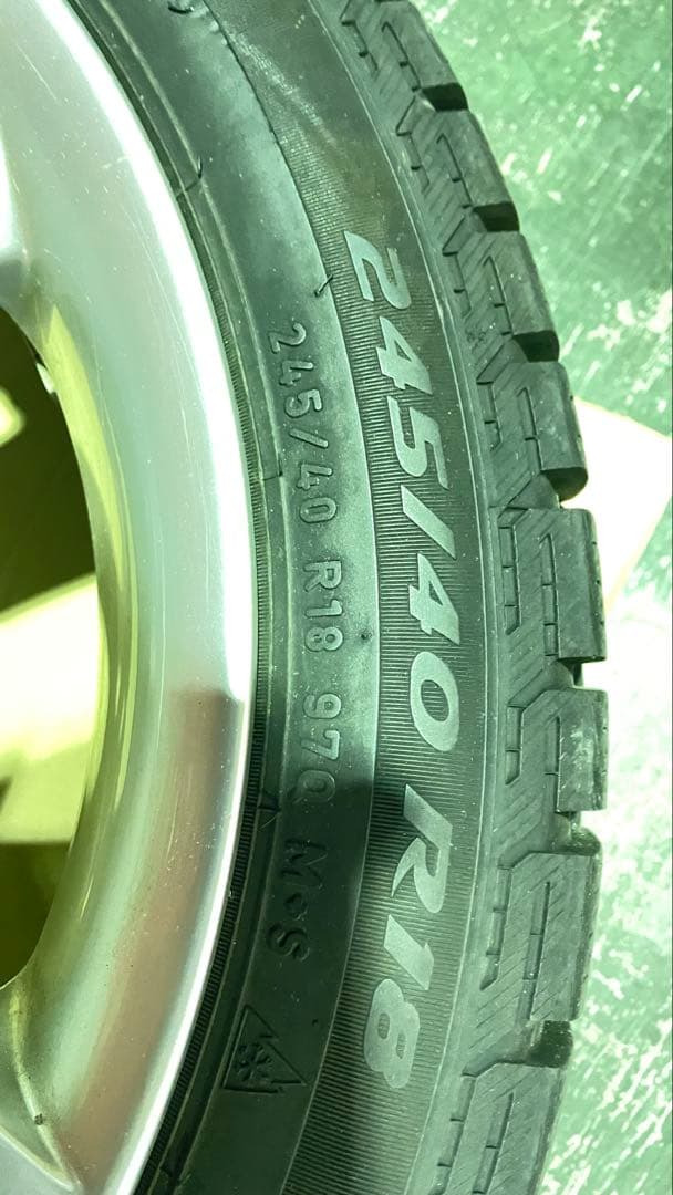 VOLVO 18インチ スタッドレスタイヤセット