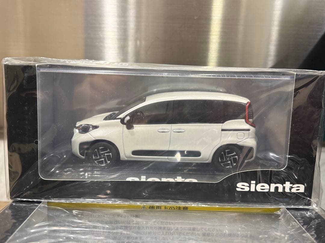 トヨタ 非売品 ミニカー カラーサンプル 1/30 シエンタ ホワイトパール