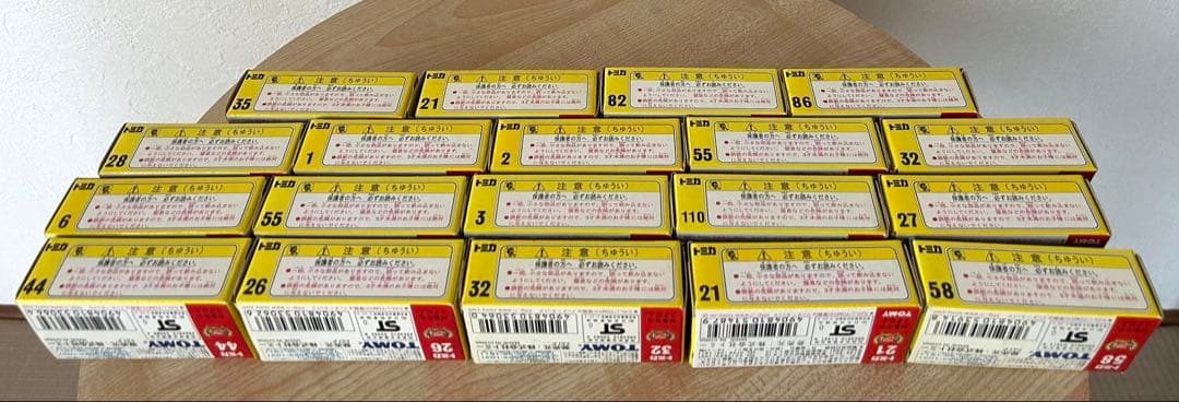 トミカ 復刻版19台セット 展示ショーケース付き そのまま飾れます