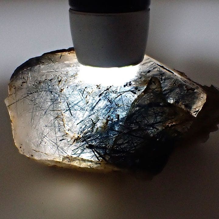 【パキスタン/ザギ産】ザギマウンテンクォーツ(リーベカイトインクォーツ)