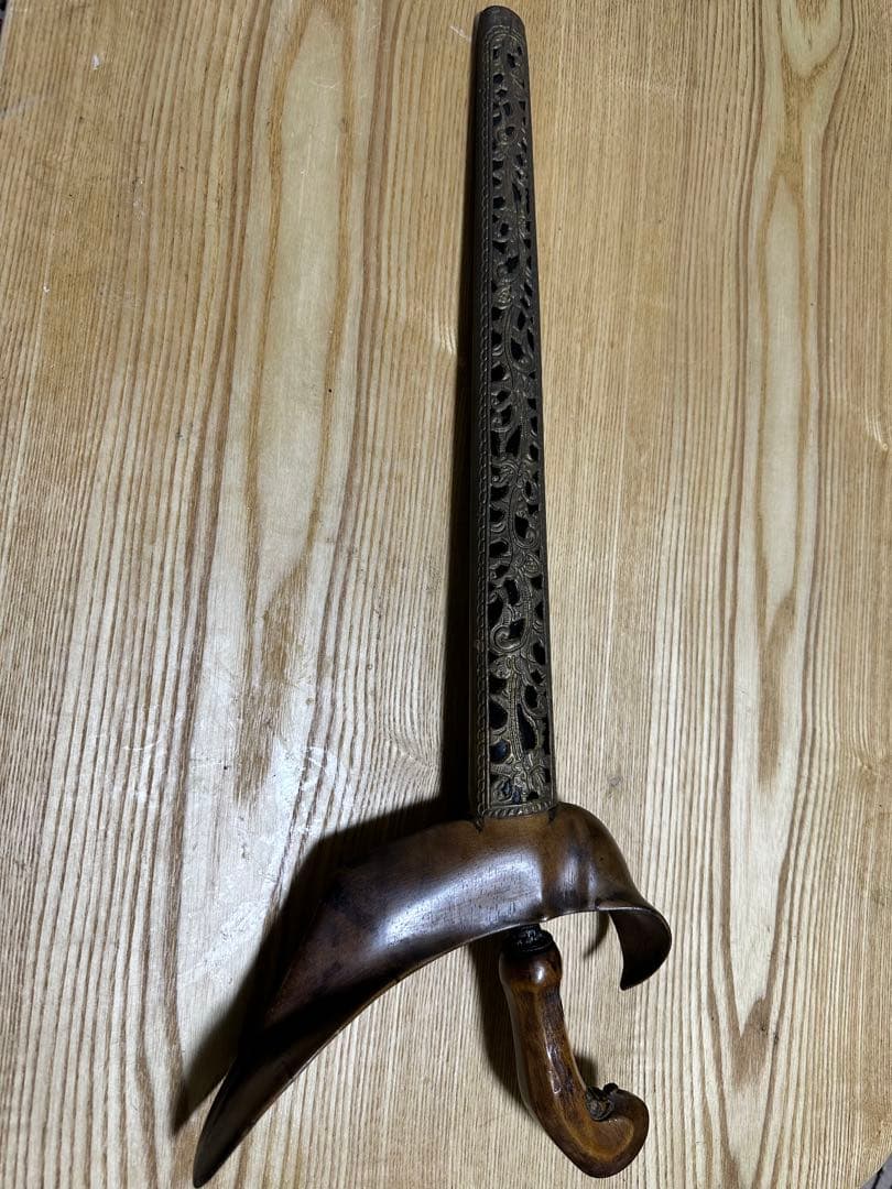 波状の刃のダガー　クリス　インドネシア