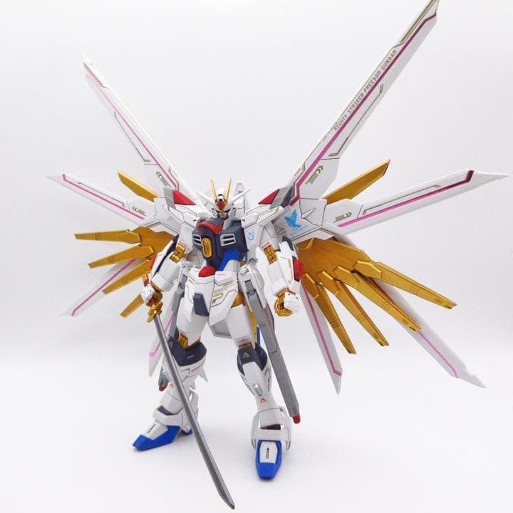 ＨＧ　マイティーストライクフリーダム　ガンダム　完成品　塗装　プラモデル