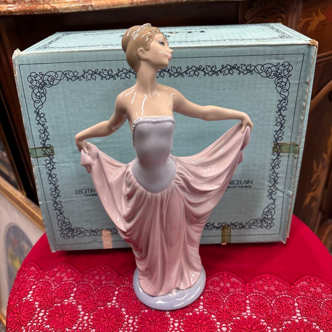 リヤドロ・ 陶器フィギュア 約25cm