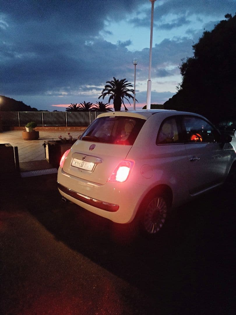 フィアット500 1.2 8v ラウンジ ガラスルーフ車検9年10月付最終値引