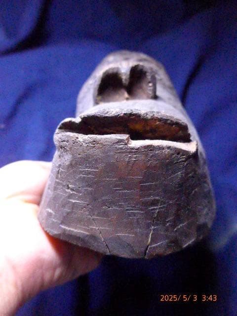 大変古い猿の木製面です。伎楽などの催事用の面。民芸です