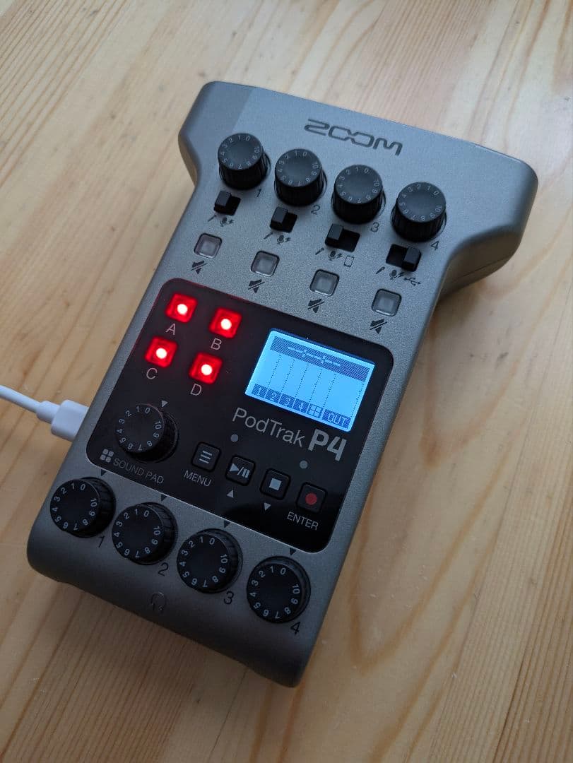 ZOOM PodTrak P4｜ポッドキャストや収録に最適な多機能レコーダー