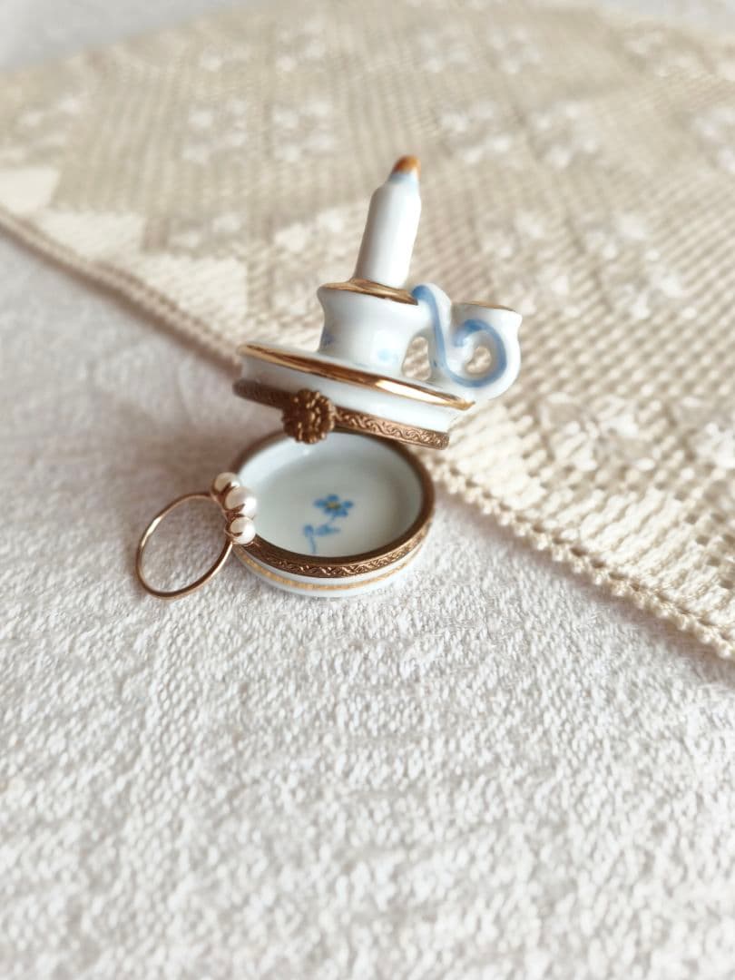 * vintage case ❀ 陶器製 キャンドル型の ジュエリーケース