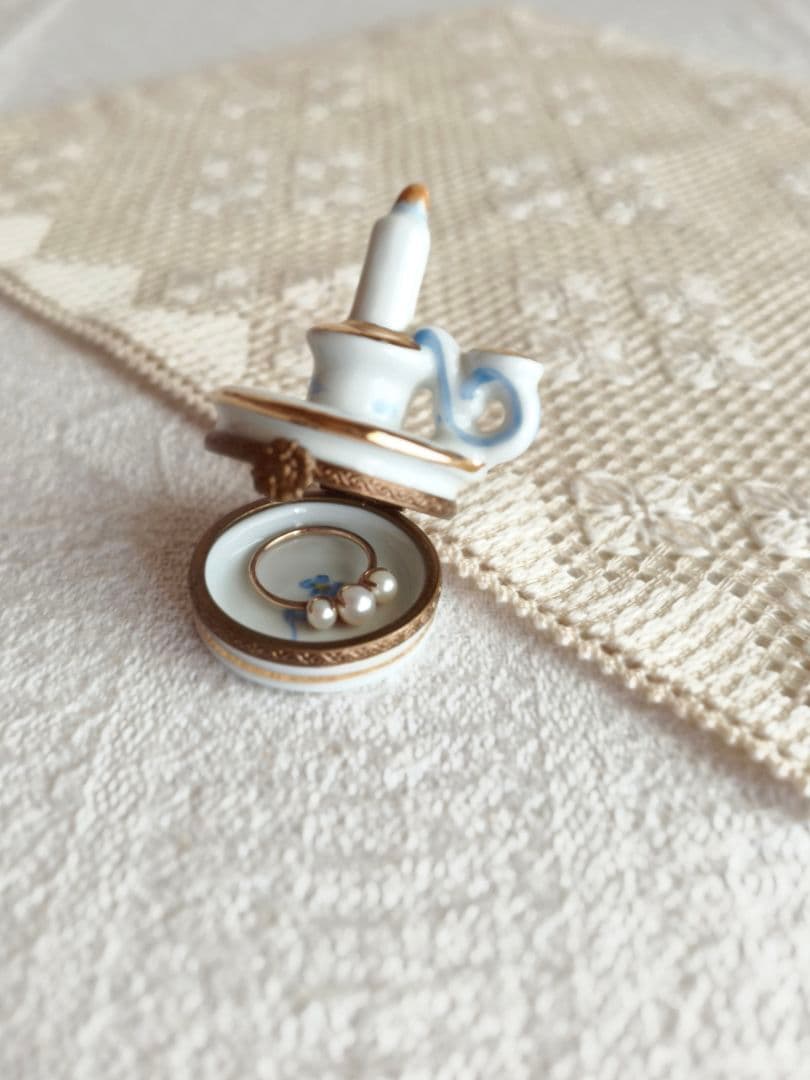 * vintage case ❀ 陶器製 キャンドル型の ジュエリーケース