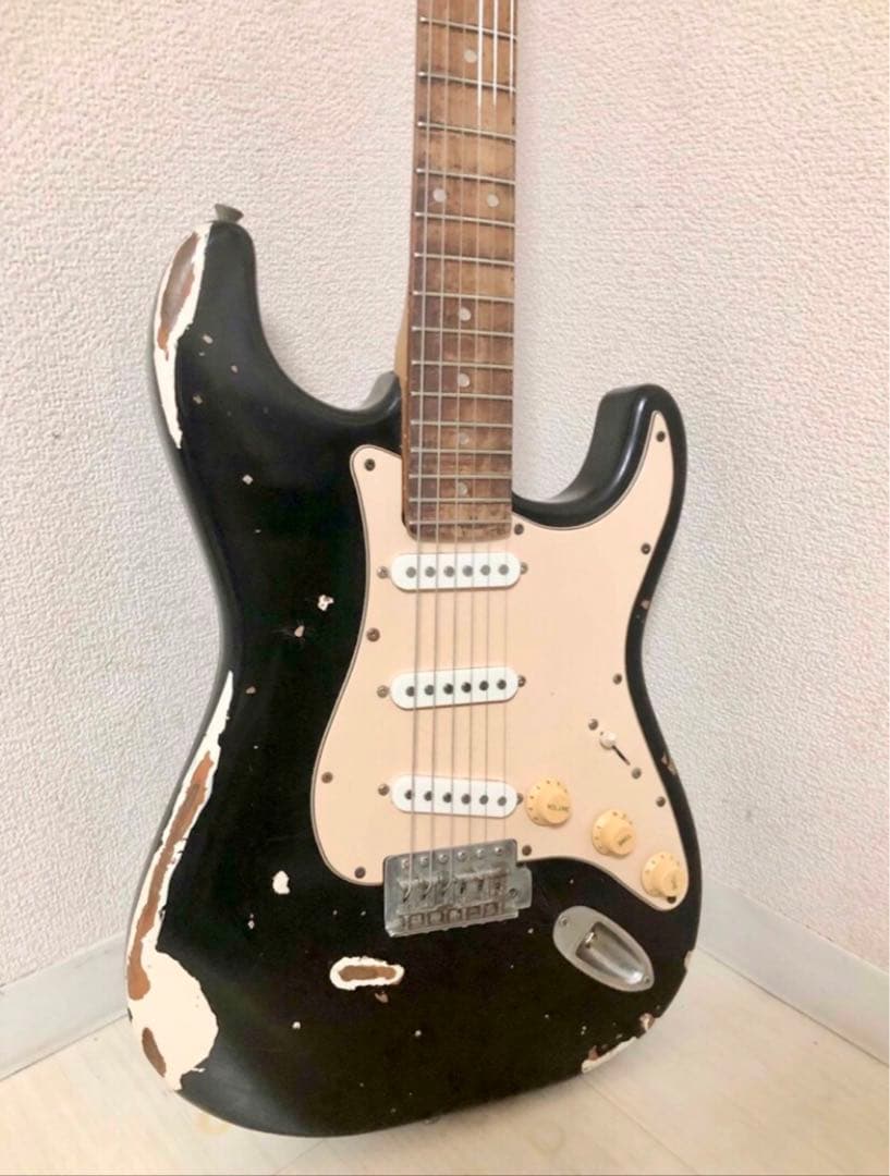 激シブ！レリック加工のヴィンテージ風ストラット￼タイプエレキギター　メーカー不明