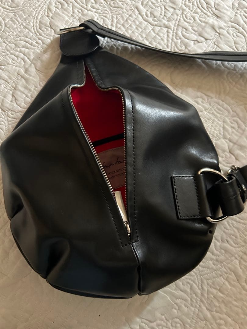 カワカワ　carfボディバッグ