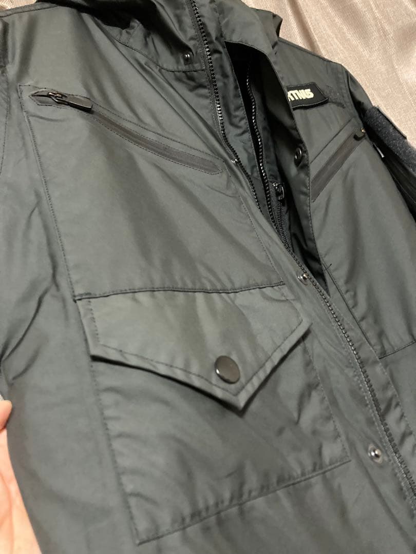 BURTON （バートン）×UNDEFEATED × Alphaのコラボウェア