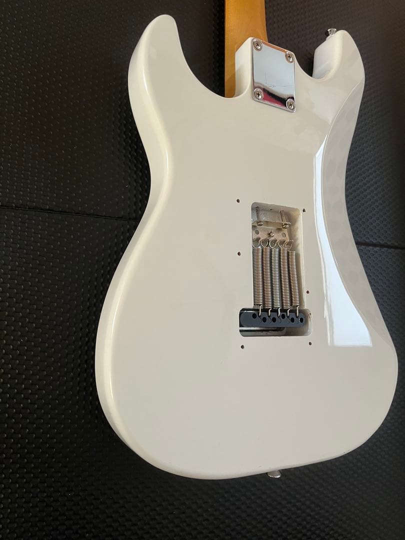 Bacchus global series ストラトタイプ