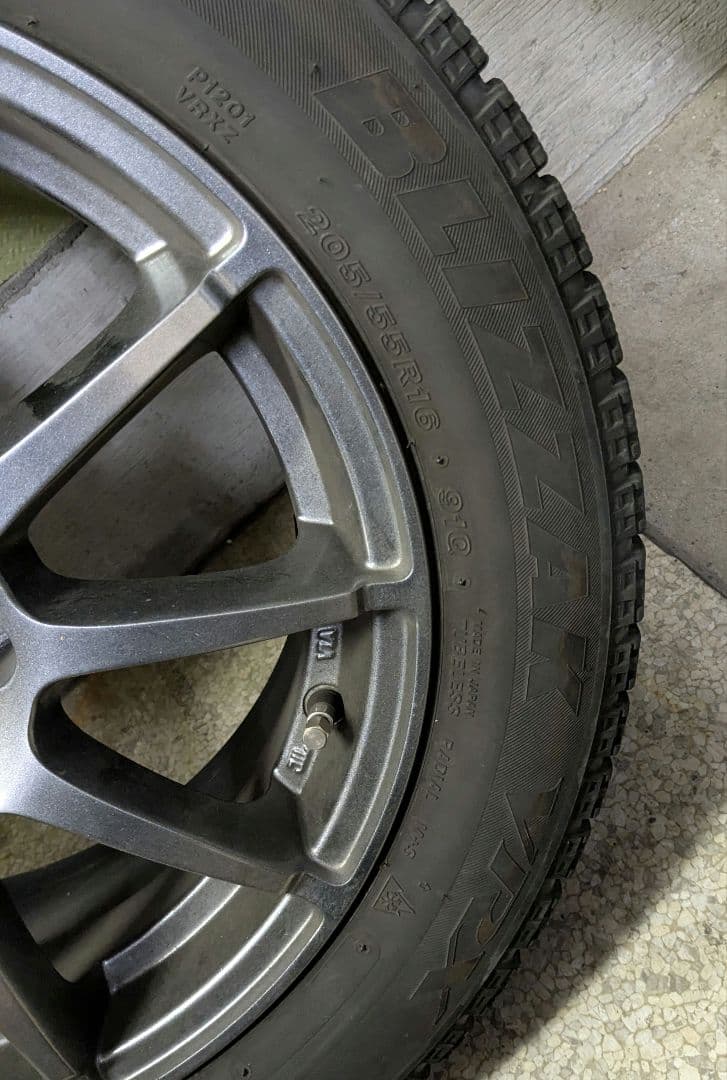 日産リーフ（プリウスα）アルミホイール付ブリザックVRX スタッドレス４本セット