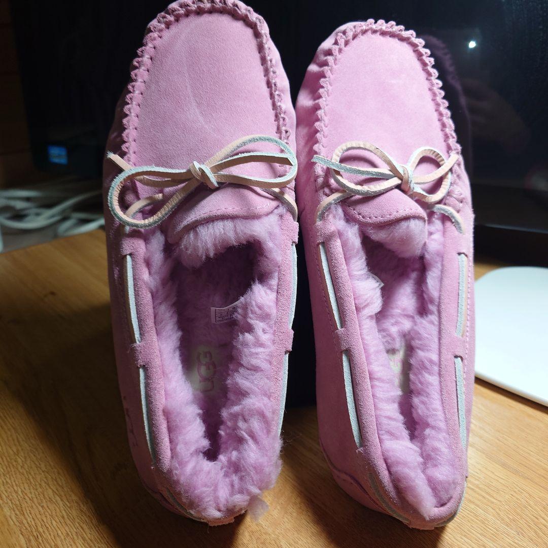 ugg ピンク スエード モカシン リボン付き