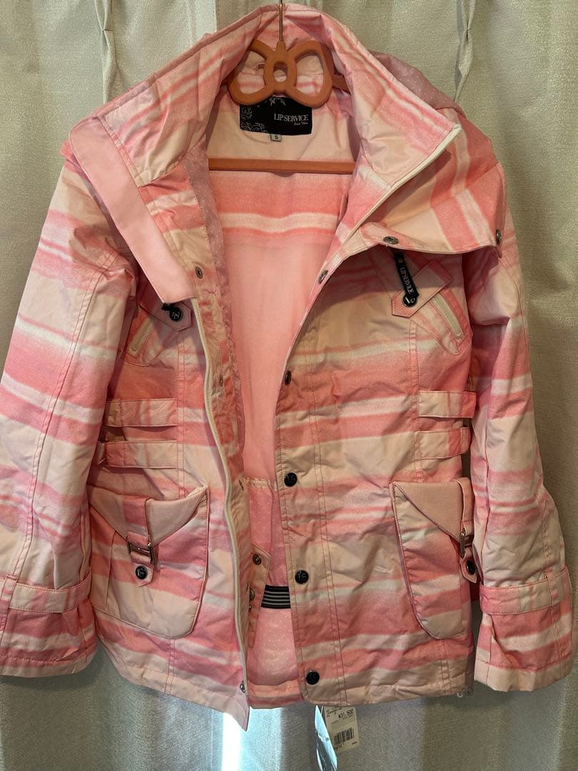 ピンクと白のストライプ スノーボードウェア S