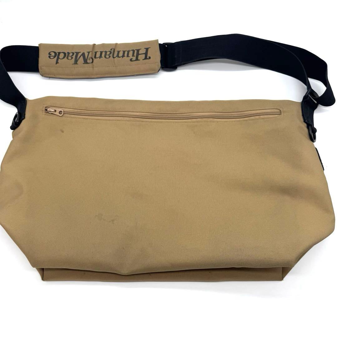 ヒューマンメイド　ガールズドントクライ　メッセンジャーバッグ ベージュ　中古良品