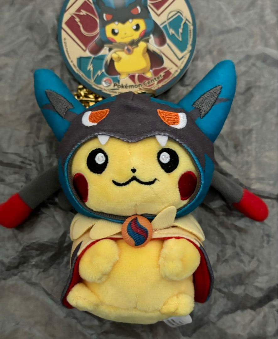 ポケセン限定　メガルカリオのポンチョを着たピカチュウ　ぬいぐるみマスコット　タグ
