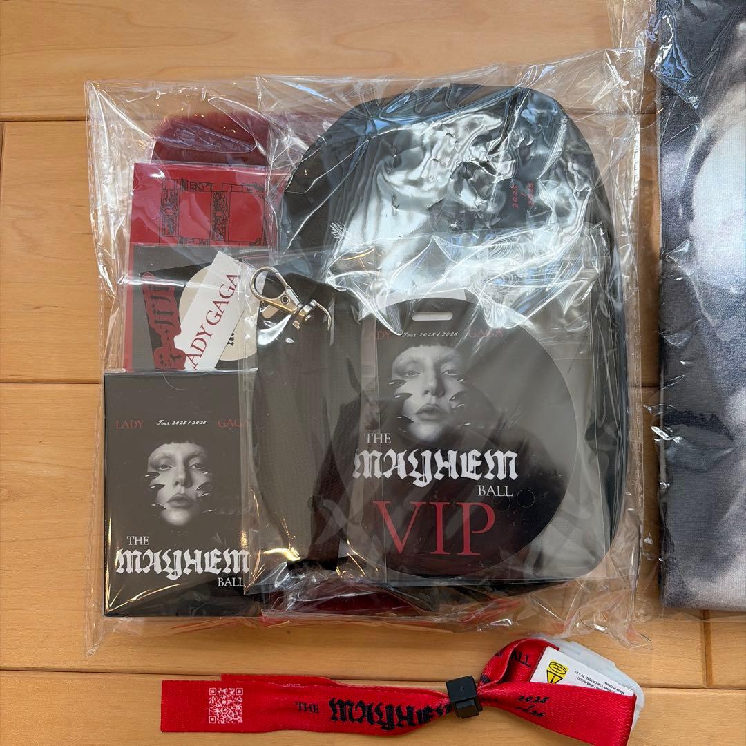 Lady Gaga The MAYHEM Ball VIP GOLD 限定グッズ