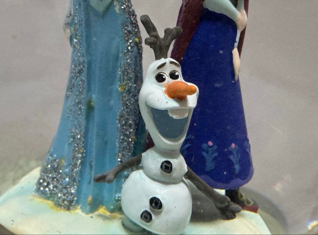 ディズニーストア アナと雪の女王 オルゴール付きスノーグローブ