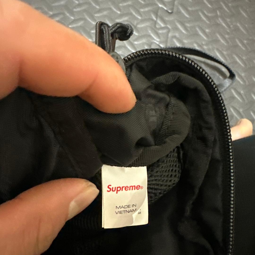 SUPREME ブラック ショルダーバッグ　22FW