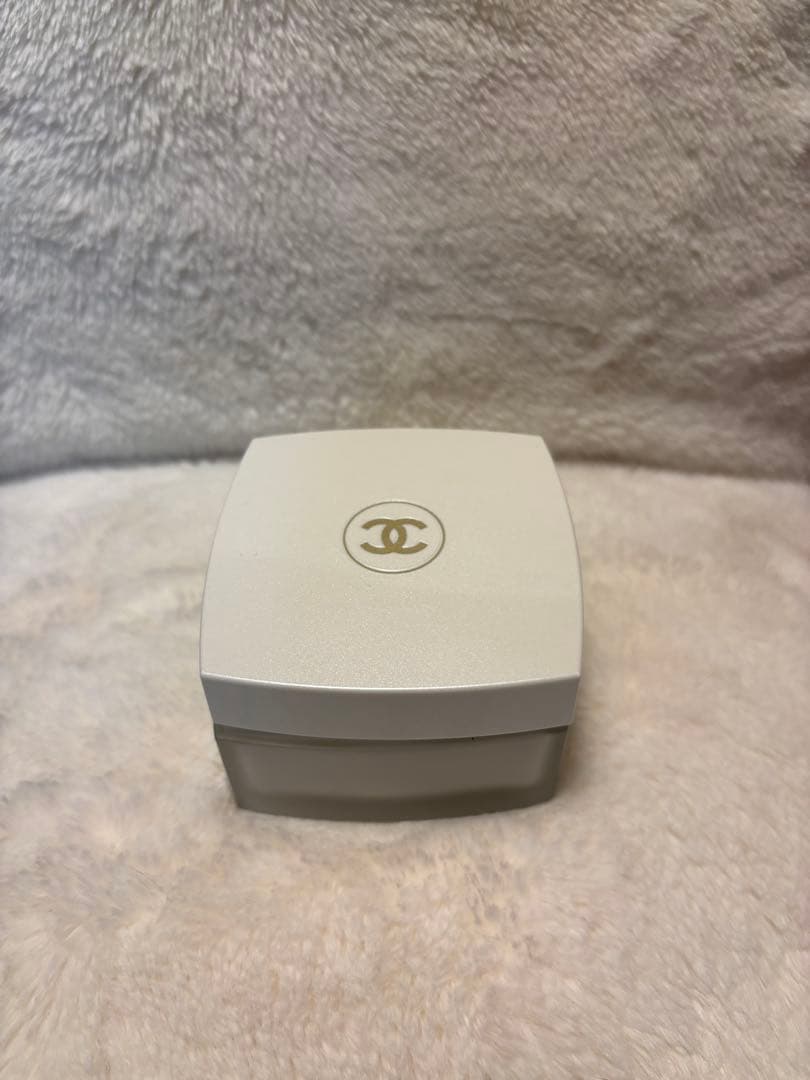 CHANEL ココ マドモアゼル シルキー　ボディクリーム 150g