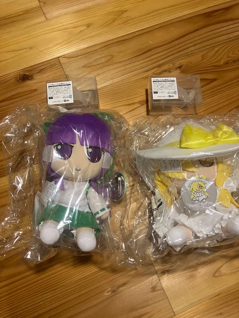未開封】東方ふもふもぬいぐるみ れいむ&まりさ‼️ゆめじくう缶バッチ・スタンド付‼️