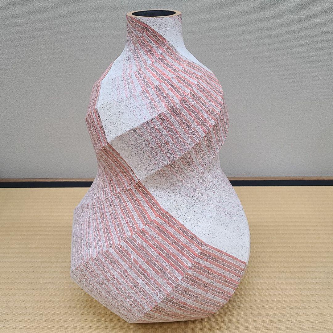 信楽焼石山哲也作 象嵌泥彩螺旋壷 高さ1尺5寸（約45cm） 共箱なし 本物保証