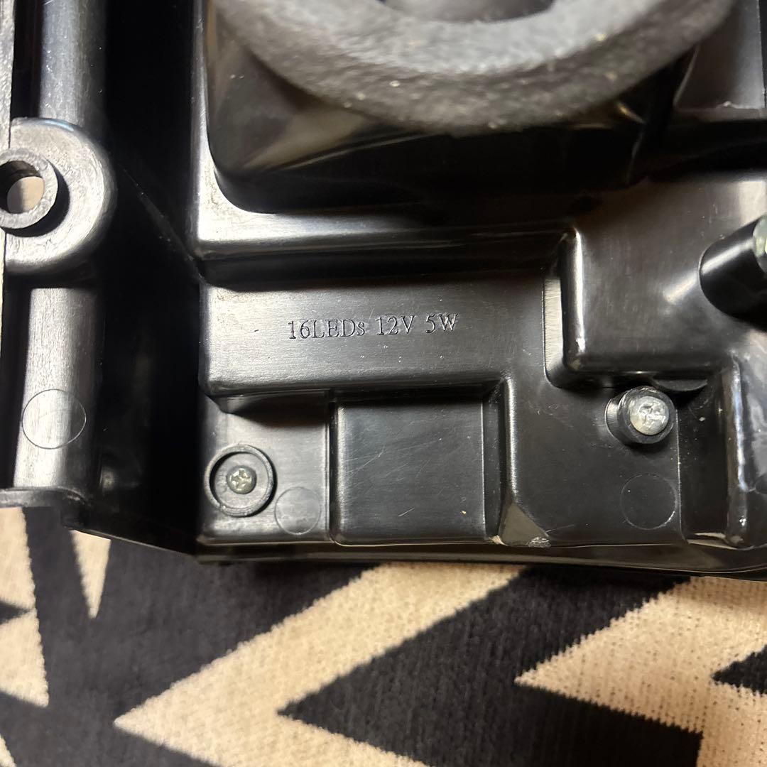 ハイエース 200系　テールランプ LED HELIOS ヘリオス　左右セット