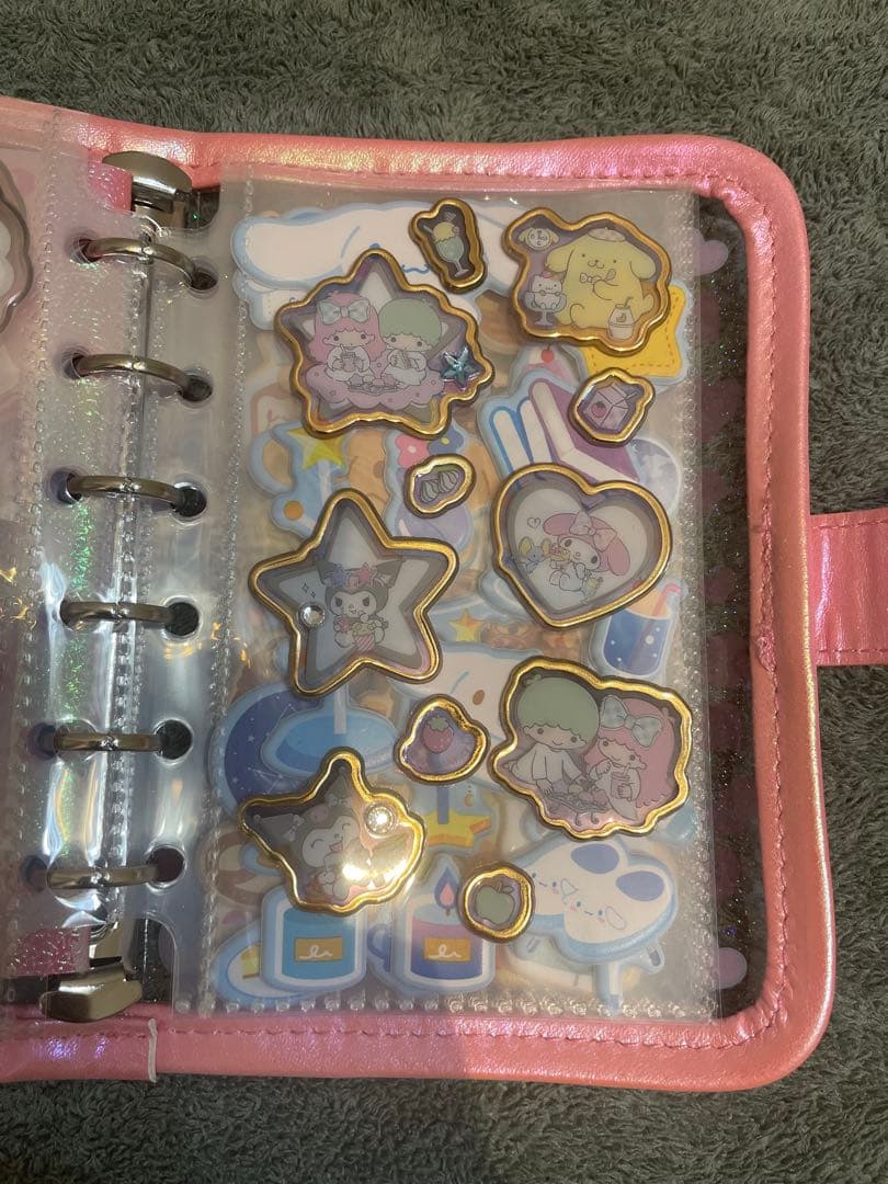 【コギャルキティシール帳　バインダー付き】サンリオ　ズートピア　シール帳ランダム